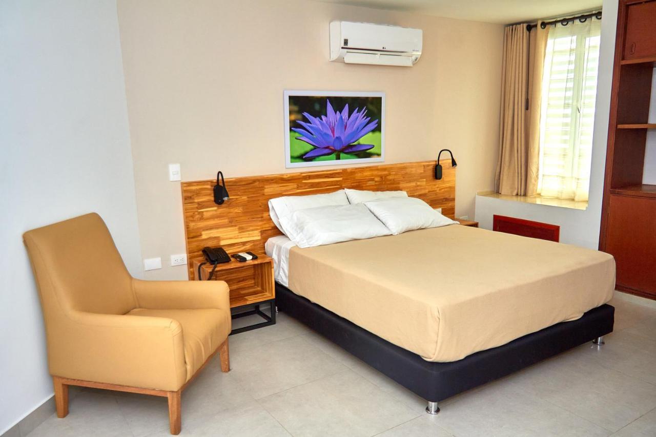 Hotel Torre Del Prado บาร์รังกีญา ภายนอก รูปภาพ