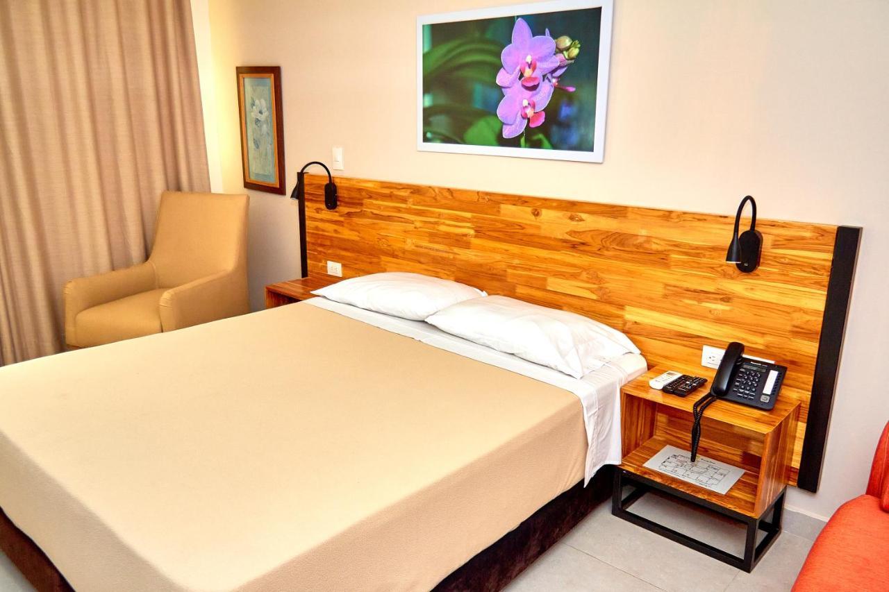 Hotel Torre Del Prado บาร์รังกีญา ภายนอก รูปภาพ