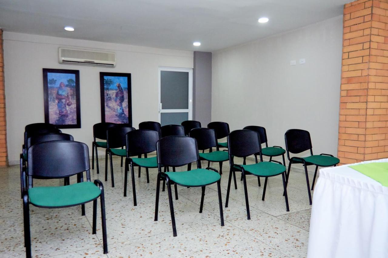 Hotel Torre Del Prado บาร์รังกีญา ภายนอก รูปภาพ