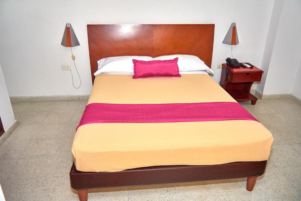 Hotel Torre Del Prado บาร์รังกีญา ภายนอก รูปภาพ