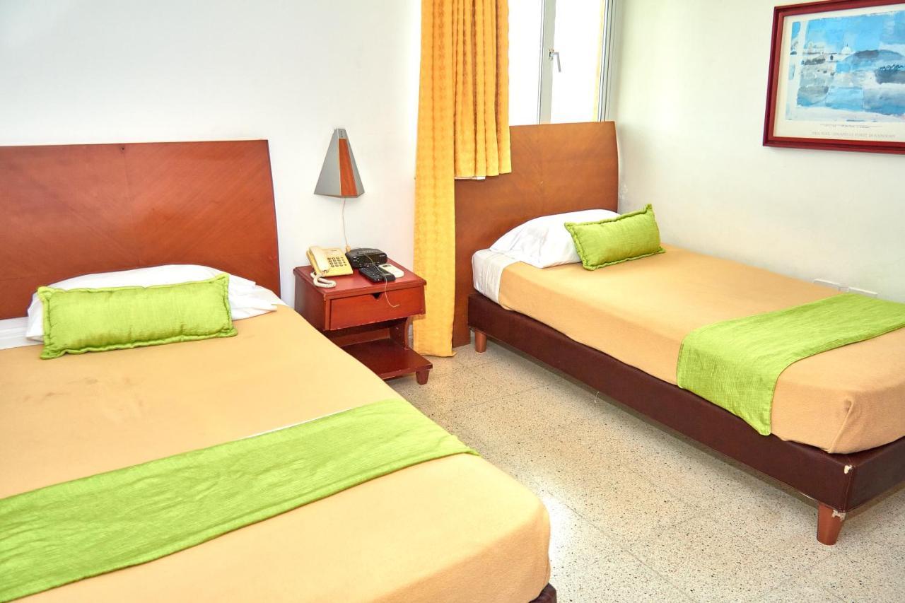 Hotel Torre Del Prado บาร์รังกีญา ภายนอก รูปภาพ