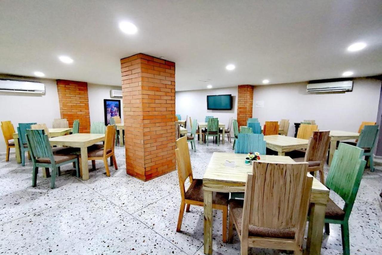 Hotel Torre Del Prado บาร์รังกีญา ภายนอก รูปภาพ