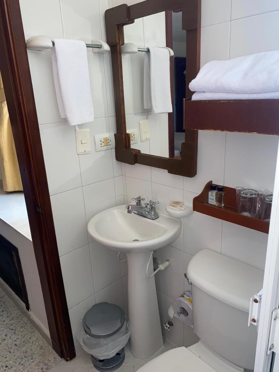 Hotel Torre Del Prado บาร์รังกีญา ภายนอก รูปภาพ
